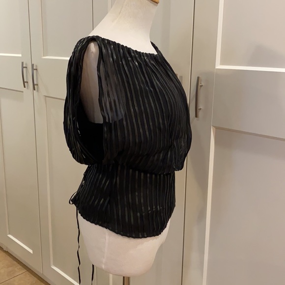 Black top by Anne Fontaine size 4 - Picture 4 of 9